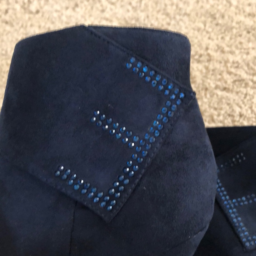 Boots - Picture 4 of 5